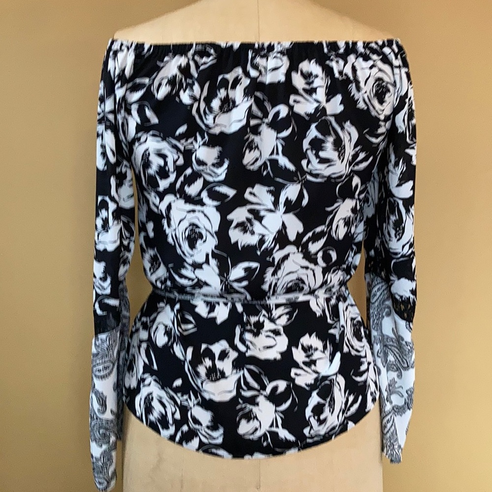 White House Black Market Top.  EUC